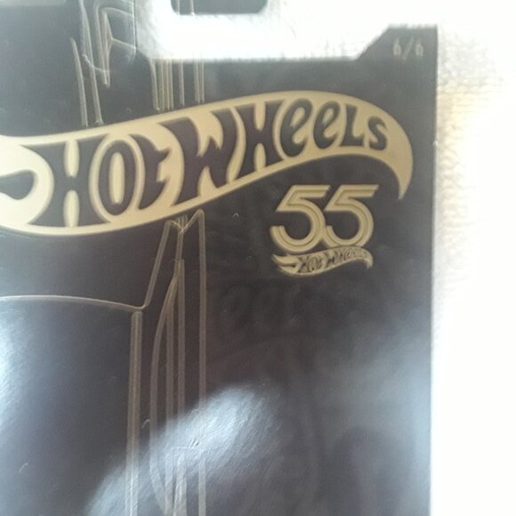 Hotwheels 55-2015 Dodge Challenger SRT sealed in package - Picture 3 of 4